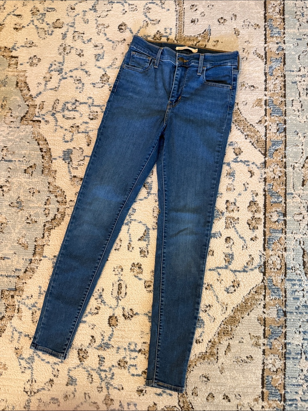 Levi's Women's Skinny Jeans in Medium Dark Blue